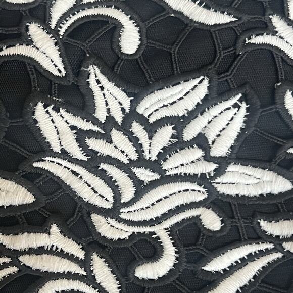 BCBG Maxazria Black White Lace Overlay Embroidered Pencil Skirt Size M - Picture 14 of 14